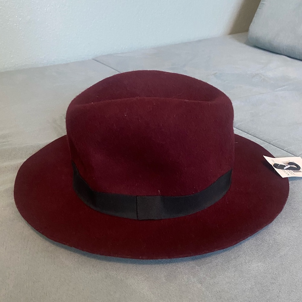 D&Y Maroon 100% Wool Hat NWT